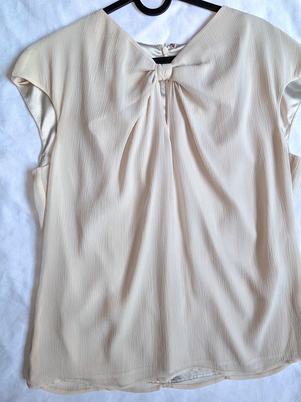 St John 100% Silk Crepe Bow Keyhole Blouse Cream Size 12